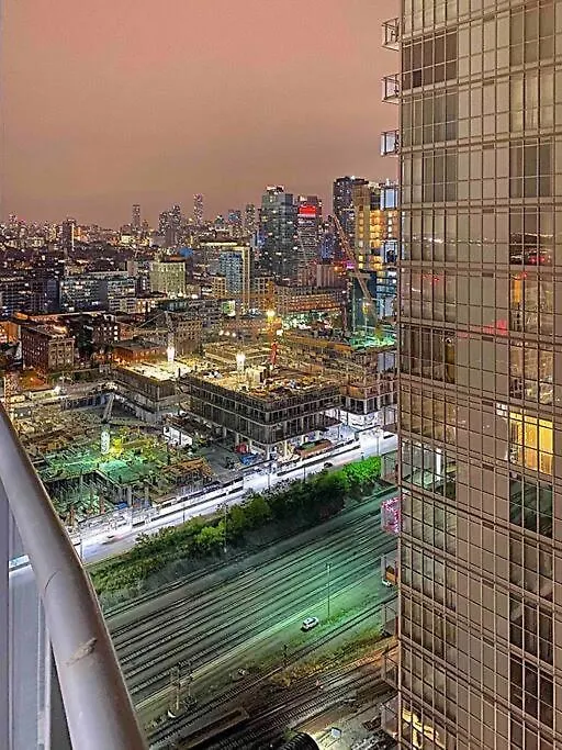Stunning Condo Wit Amazing View 5Mins From Cntower Toronto