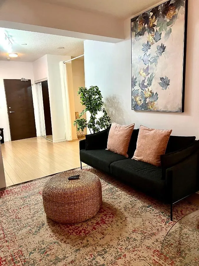 Stunning Condo Wit Amazing View 5Mins From Cntower Toronto Canada