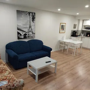 Spacious Basement One Bedroom Apartment, Wifi. , Montréal Canada